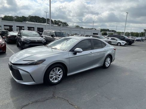 Used 2025 Toyota Camry LE FWD image 3