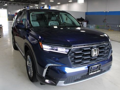 Used 2025 Honda Pilot EX-L image 3