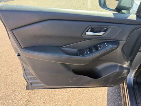 Certified 2025 Nissan Rogue SV FWD image 15