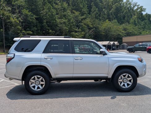 Used 2016 Toyota 4Runner Trail AWD/4WD image 10