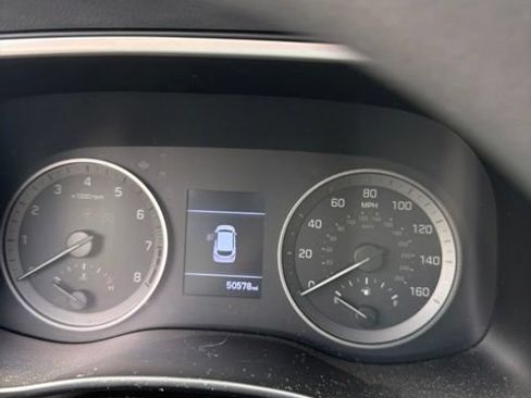 Used 2019 Hyundai Tucson SE AWD/4WD image 3