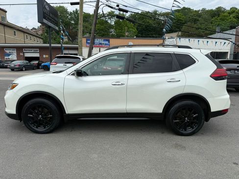 Used 2017 Nissan Rogue SV w/ Midnight Edition Package AWD/4WD image 4