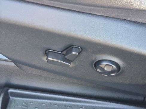 Certified 2022 Chrysler Pacifica Touring-L w/ Uconnect Theater Family Group image 29