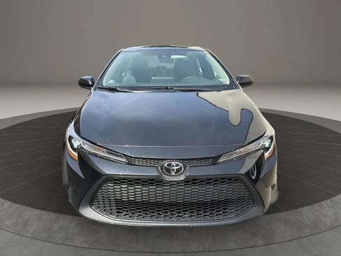 Used 2021 Toyota Corolla LE FWD image 2