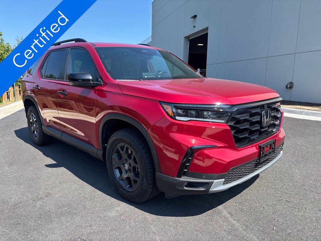 Used 2025 Honda Pilot TrailSport image 3