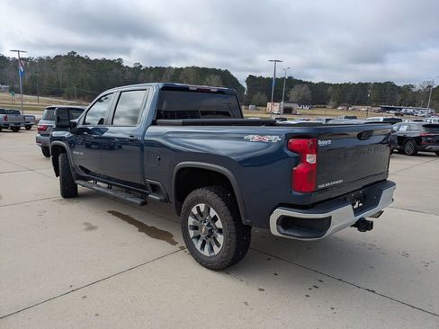 Used 2021 Chevrolet Silverado 2500 LT w/ Convenience Package image 3