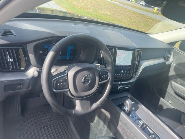 Used 2024 Volvo XC60 B5 Core w/ Protection Package Premier AWD/4WD image 18