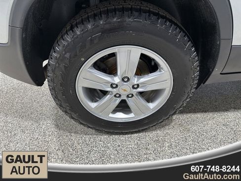 Used 2022 Chevrolet Trax LS w/ Tint and Cruise Package image 20