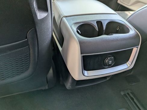 Used 2024 Kia Carnival LX FWD image 34