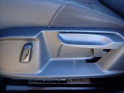 Used 2016 Volkswagen Golf S image 12