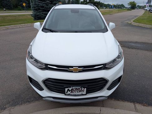 Used 2017 Chevrolet Trax LT w/ LT Convenience Package FWD image 4