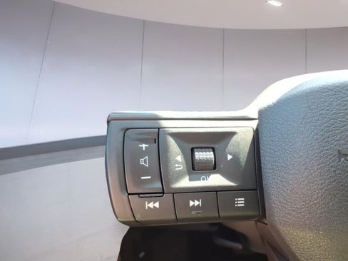 Used 2025 Nissan Rogue SV image 19