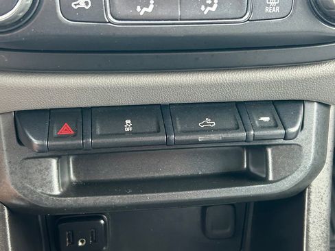 Used 2020 GMC Canyon 2WD Crew Cab w/ Convenience Package image 27
