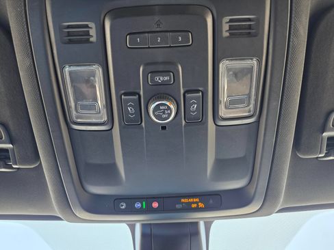 Used 2021 Chevrolet Tahoe Premier AWD/4WD image 20