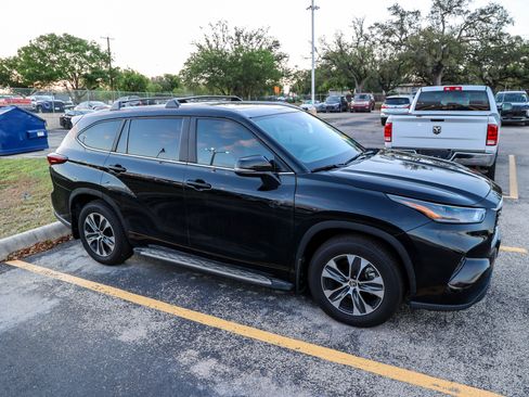 Used 2025 Toyota Highlander XLE image 7