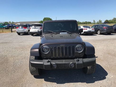 Used 2013 Jeep Wrangler Unlimited Sahara w/ Connectivity Group AWD/4WD image 3