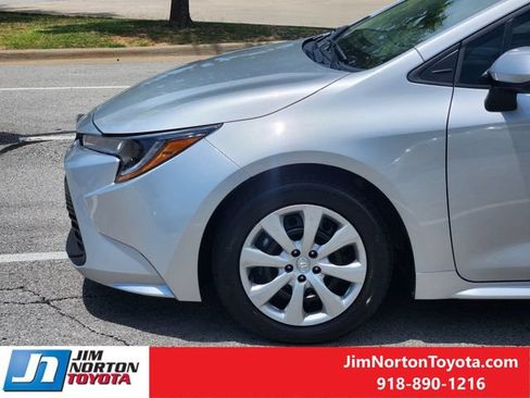 Used 2025 Toyota Corolla LE FWD image 8