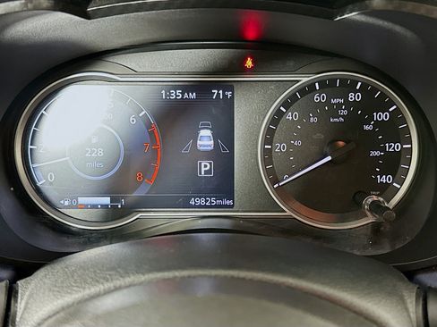 Used 2024 Nissan Versa SV FWD image 18