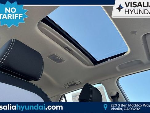 New 2025 Hyundai Venue SEL image 19