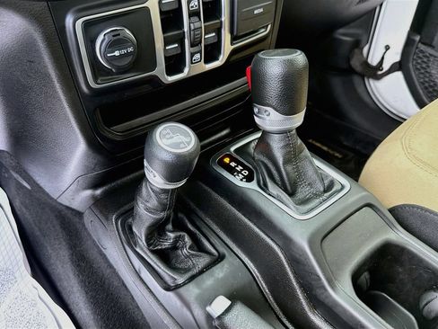 Used 2023 Jeep Gladiator Sport AWD/4WD image 18