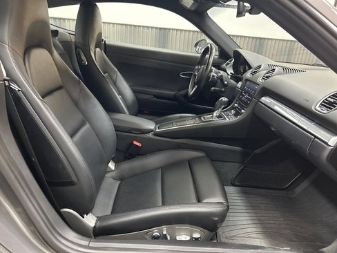 Used 2018 Porsche 718 Cayman RWD image 12