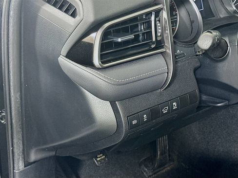 Used 2023 Toyota Camry SE w/ Convenience Package FWD image 10