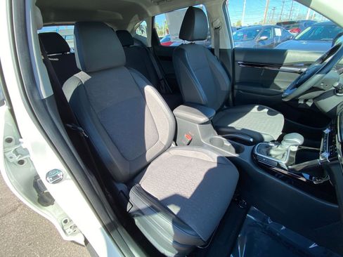Used 2025 Kia Seltos S image 36