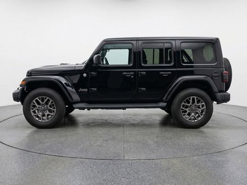 Used 2025 Jeep Wrangler Sahara image 5