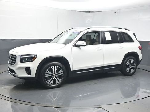 Used 2025 Mercedes-Benz GLB 250 4MATIC w/ Exclusive Package image 5