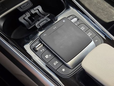 Used 2022 Mercedes-Benz GLB 250 w/ Premium Package Lite image 27