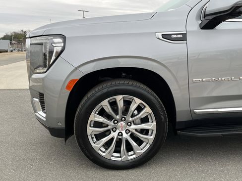Used 2024 GMC Yukon XL Denali w/ Advanced Technology Package image 13