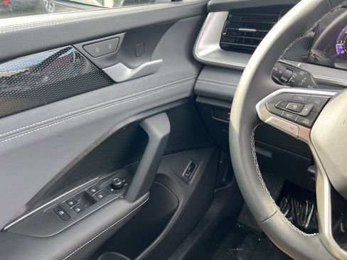 New 2026 Volkswagen Tiguan SE image 18