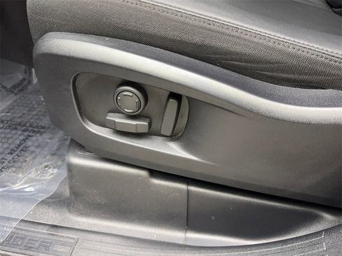 Used 2025 Land Rover Defender 110 S image 27