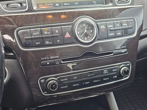 Used 2014 Kia Cadenza Premium w/ Luxury Package FWD image 28