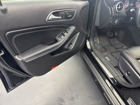 Used 2017 Mercedes-Benz GLA 250 image 33