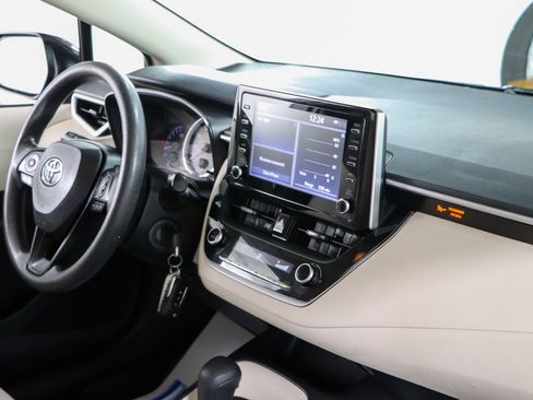 Used 2020 Toyota Corolla LE FWD image 25