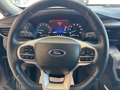 Used 2022 Ford Explorer XLT w/ Equipment Group 202A image 17
