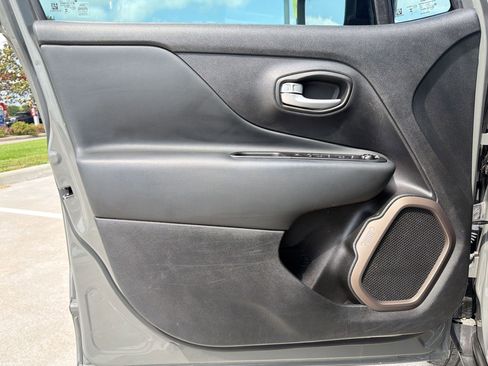 Used 2023 Jeep Renegade Latitude AWD/4WD image 22