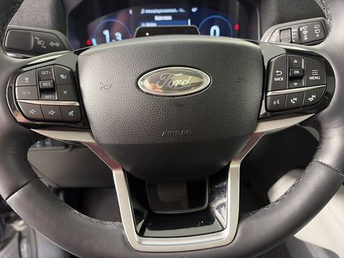 Used 2025 Ford Explorer Platinum w/ LUX Leather Package image 16