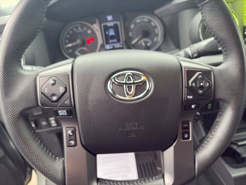 Used 2022 Toyota Tacoma TRD Sport image 13