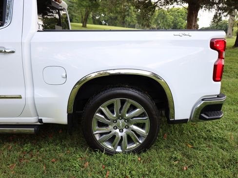 Used 2022 Chevrolet Silverado 1500 LTZ w/ LTZ Premium Package image 16