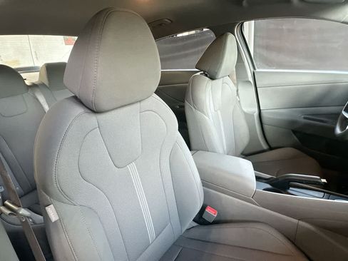 Used 2025 Hyundai Elantra SE FWD image 27