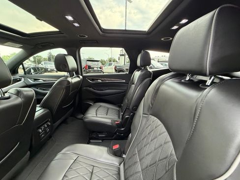 Used 2024 Buick Enclave Avenir w/ Avenir Technology Package AWD/4WD image 5