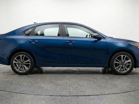 Used 2024 Kia Forte LXS FWD image 11