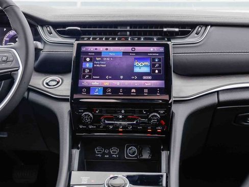 New 2025 Jeep Grand Cherokee L Limited w/ Black Appearance Package image 14