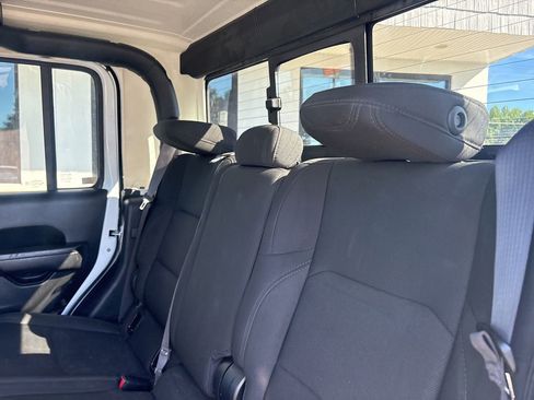 Used 2022 Jeep Gladiator Sport AWD/4WD image 4