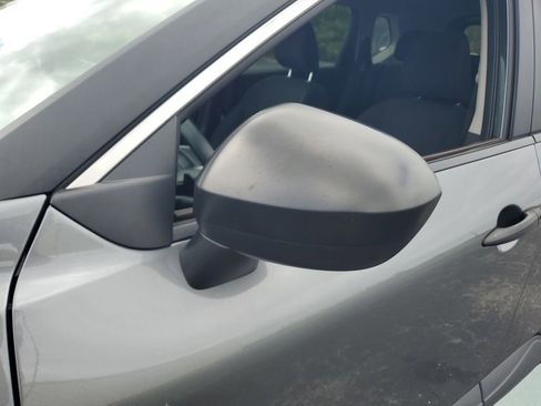 Used 2023 Nissan Rogue S image 11