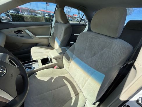 Used 2010 Toyota Camry LE image 14