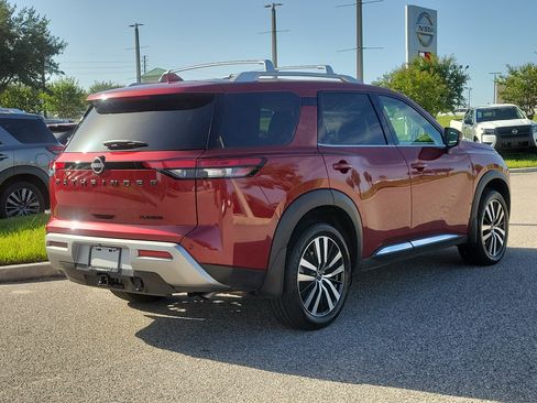 Certified 2025 Nissan Pathfinder Platinum w/ Black Appearance Package FWD image 5