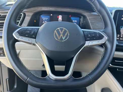 Used 2025 Volkswagen Atlas SEL AWD/4WD image 20